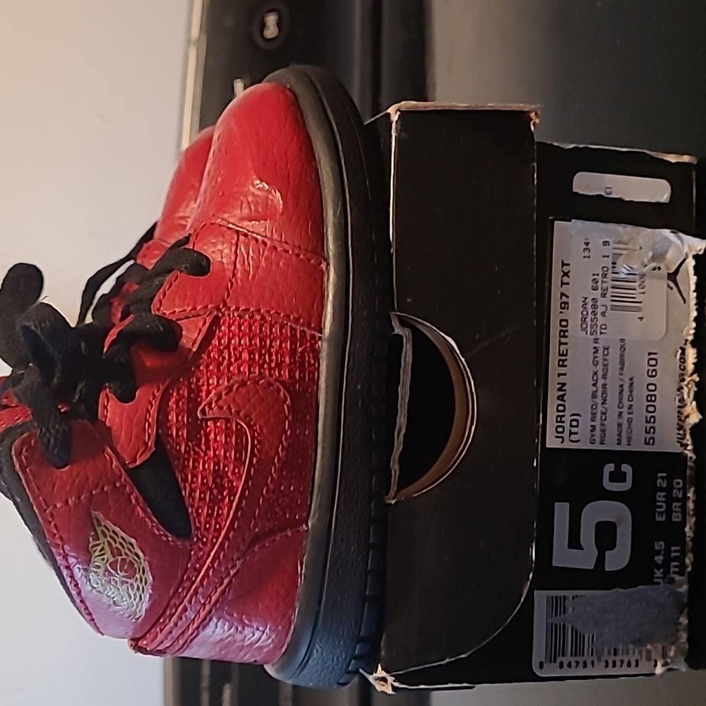 Jordan 1 "Gym Txt Red" Toddler Size 5c released in 2012